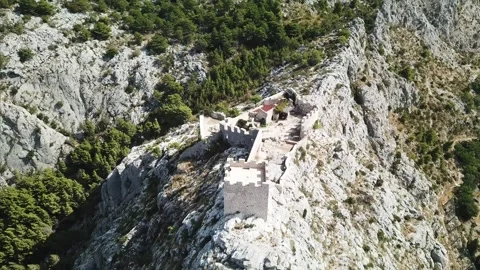 Flight over castle Stock-Footage 256455312