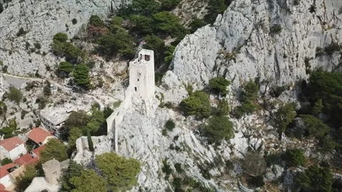 Flight over castle Stock-Footage 256472722