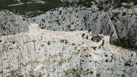 Flight over castle Stock-Footage 256473058