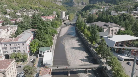 Flight over of the center city, mining town Chiatura Vídeo Stock 253901258