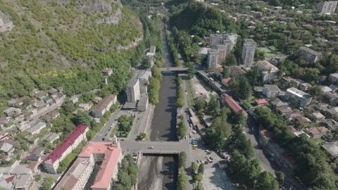 Flight over of the center city, mining town Chiatura Vidéo 253902764