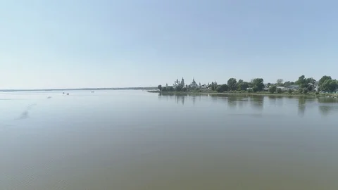 Flight over the churches and the Kremlin of Rostov the Great, Yaroslavl Region 스톡 동영상 100258436