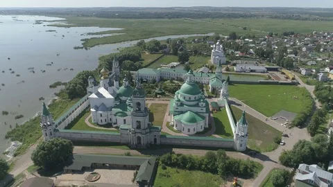 Flight over the churches and the Kremlin of Rostov the Great, Yaroslavl Region 스톡 동영상 100258456