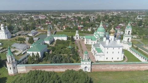 Flight over the churches and the Kremlin of Rostov the Great, Yaroslavl Region 스톡 동영상 100258531