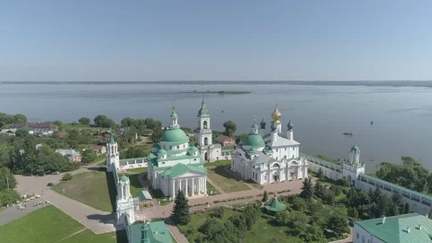 Flight over the churches and the Kremlin of Rostov the Great, Yaroslavl Region 스톡 동영상 100258829