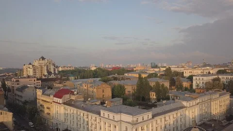 Flight over the city Video stock 127188020