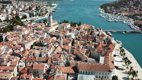 Flight over city Stock-Footage 256459443