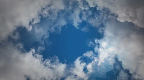 Flight over clouds Stockbeeldmateriaal 32272327