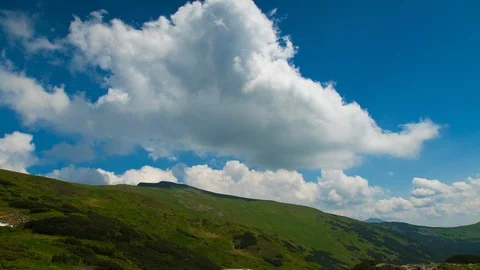 Flight over clouds, loop-able animation 스톡 동영상 90921790