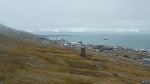 Flight over the coal mining industry in Svalbard Video stock 127900606