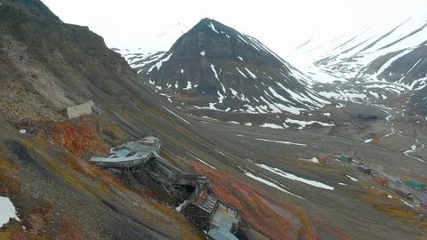 Flight over the coal mining industry in Svalbard Video stock 127902917