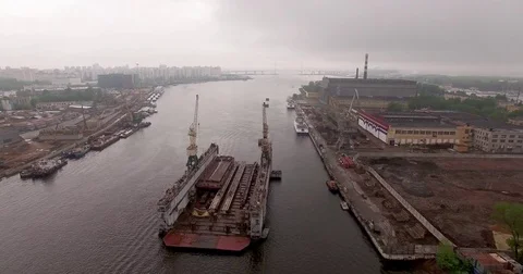 Flight over the container port and docks 動画素材 79773117
