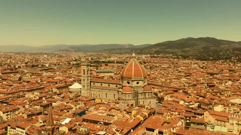 Flight over Florence towards the cathedral Video stock 319962368