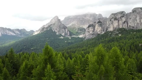 Flight over a forest in the Dolomite Mountains Video stock 159580522