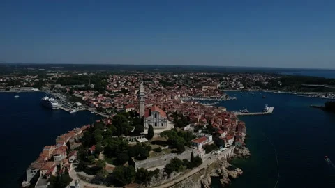 Flight over harbor and old town Rovinj, Istria, Croatia. Vidéo 170443980