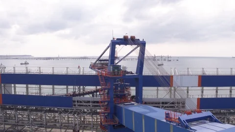Flight over the harbour and crane 스톡 동영상 123694133