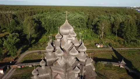 Flight over the Intercession Church in the ethno park Bogoslovka estate. Video stock 158201049