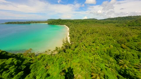 Flight over the jungle and white sand beach on tropical paradise island Thailand 스톡 동영상 278662553