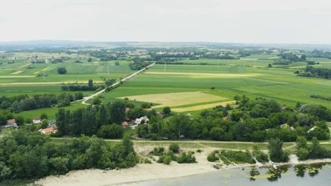 Flight over large fields by the Danube river 库存影片 132708535