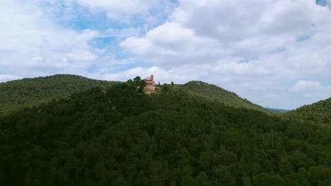 Flight over the mountain forest towards the ancient castle. Видео 156574304