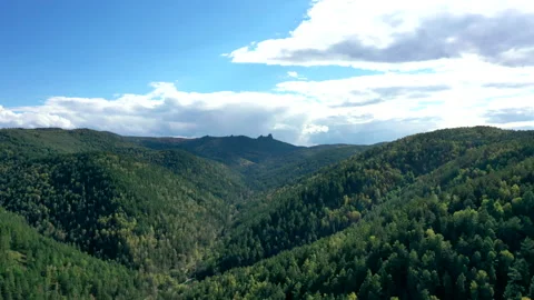 Flight over a mountain gorge, timelapse. Video stock 140412049