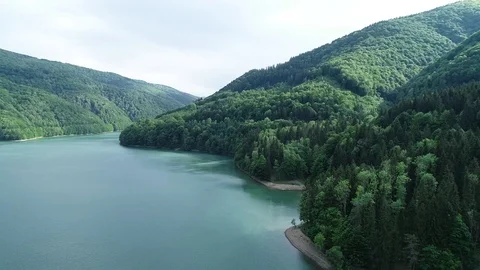 Flight over the mountain lake Video stock 90494700