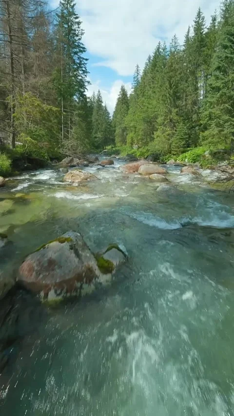 Flight over a mountain river. Shot on FPV drone. Tatra Mountains, Slovakia. Stock-Footage 342837155
