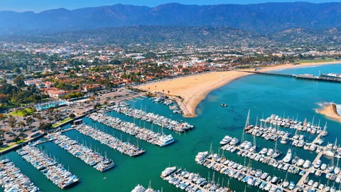 Flight over the multiple vessels near the berths. Cityscape of Santa Barbara Vídeos de archivo 336193520