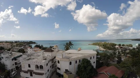 Flight over the ocean shore. 스톡 동영상 45592387