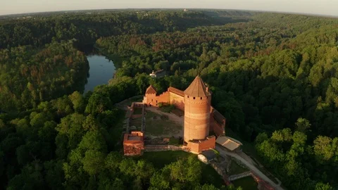 Flight over the old castle in the early morning 動画素材 109583206