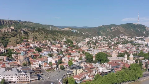 Flight over of the old town on Sololaki hill, crowned with Narikala fortress Stock Footage 129178045