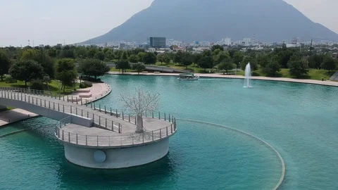 Flight over park and river Vídeo Stock 118311669