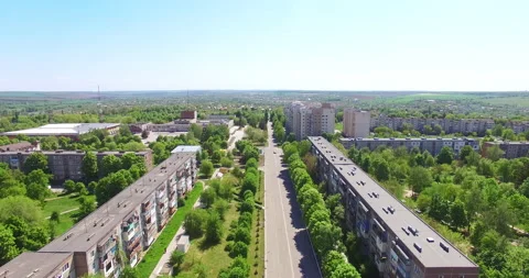 Flight over the plain usual city on beautiful sunny summer day. Stock Footage 211819149