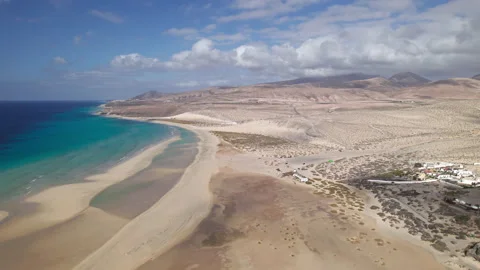 Flight over Playa de la Barca beach, Fuerteventura Stock Footage 194501618