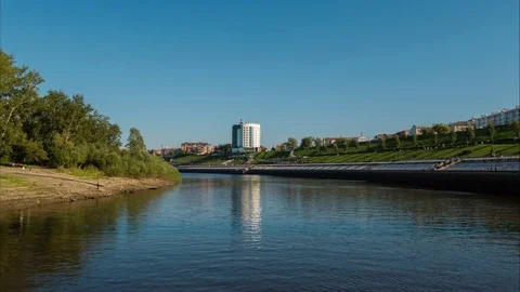 Flight over the river in the city Stock Footage 79774292