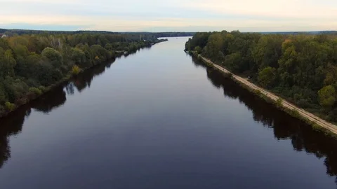Flight over the river with opening panoramic perspective Video stock 116411849