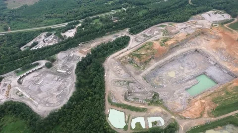 Flight over rock quarry Vidéo 137609922