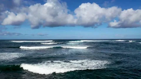 Flight over the rocks Stockbeeldmateriaal 140469582