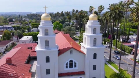 Flight Over Rooftop of All Saints Church in Beverly Hills, Los Angeles April 15 Vidéo 309753680