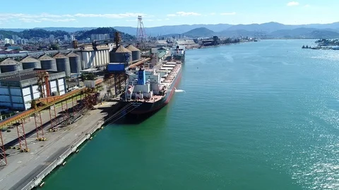 FLIGHT OVER SANTOS PORT Stockbeeldmateriaal 77151855