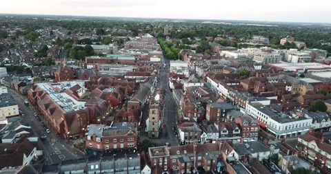 Flight over St Albans, Abbey Cathedral - Towards city centre Stockbeeldmateriaal 210865957