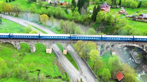 Flight over the stone bridge Vídeos de archivo 171419446