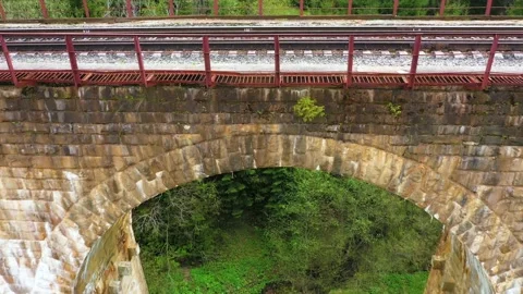 Flight over the stone bridge Video stock 171421159