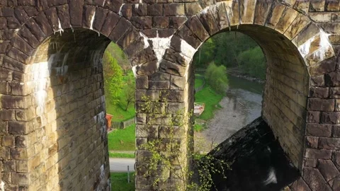 Flight over the stone bridge Vídeos de archivo 171423153