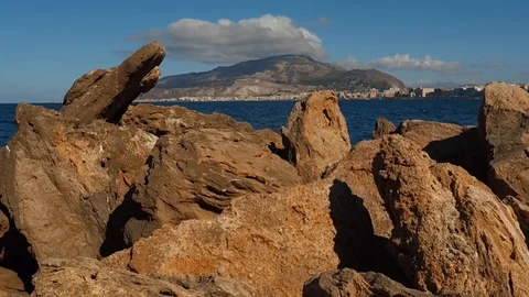 Flight over stones 2 Stockbeeldmateriaal 97839626