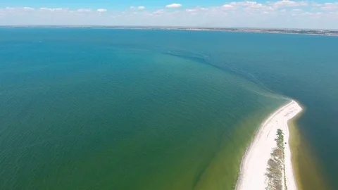 Flight over the strip of sand in the sea Video stock 82208088
