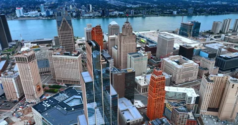 Flight over the tops of the highest buildings in the city center. Drone footage Vídeo Stock 321617959