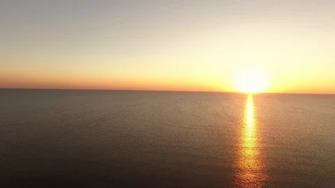 Flight over turquoise sea Stock-Footage 102025429