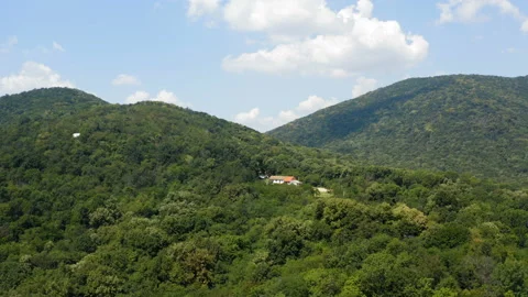 Flight over a vast mountain terrain on a cloudy beutiful day Vidéo 138374193