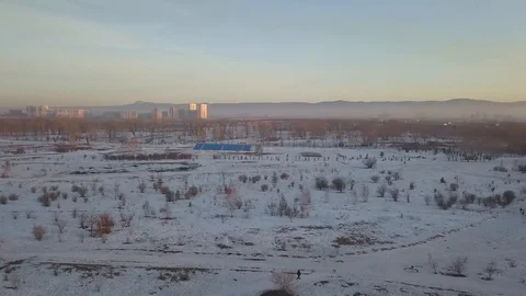 Flight over the winter field on the drone 库存影片 89661991